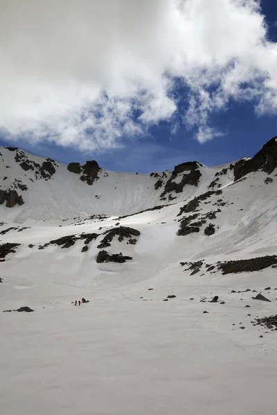 Sněžná Náhorní Plošina Vysoký Horský Průsmyk Modrá Sluncem Zalitá Obloha — Stock fotografie