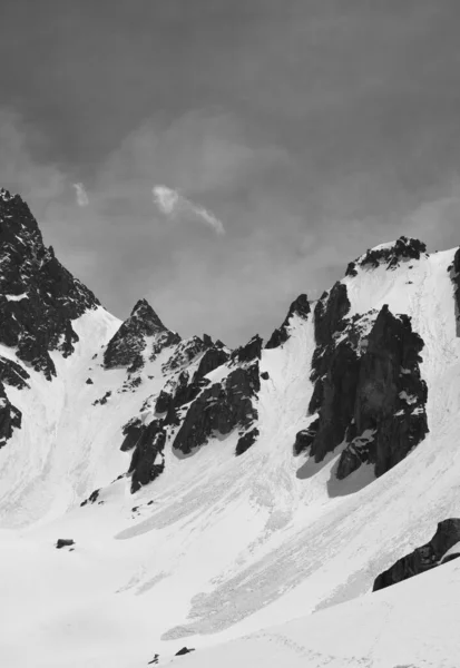 Cordillera Cubierta Nieve Con Luz Solar Con Rastros Avalancha Día — Foto de Stock