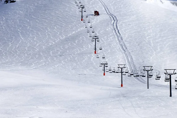 Snowy Skipiste Stoeltjeslift Winterochtend Kaukasus Bergen Georgië Regio Gudauri Koedebi — Stockfoto