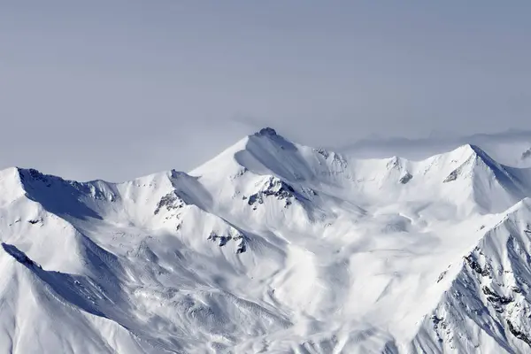 Snöiga Berg Dis Och Molnig Himmel Vintern Kväll Kaukasus Georgien — Stockfoto