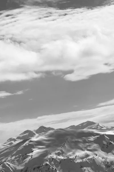 Снежные Горы Солнечное Небо Облаками Зимний Вечер Кавказские Горы Сванетский — стоковое фото