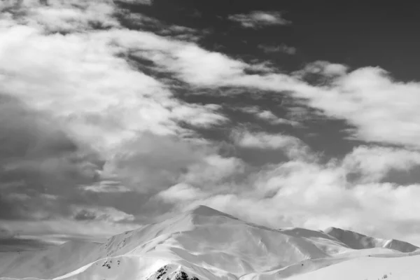 Черно Белые Снежные Горы Небо Облаками Зимний Вечер Кавказские Горы — стоковое фото