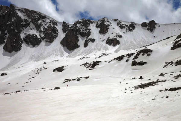 Altas Montañas Con Cornisa Nieve Sendero Avalancha Meseta Nevada Dos —  Fotos de Stock