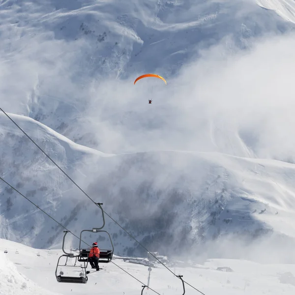 Télésiège Parapente Dans Brouillard Sur Station Ski Journée Froide Hiver — Photo