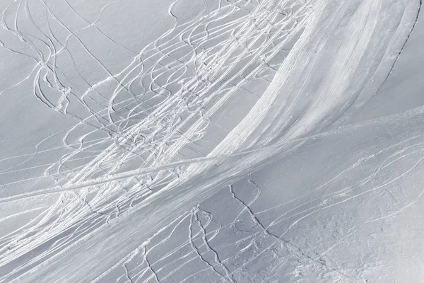 Vista Sobre Neve Fora Pista Inclinação Com Vestígios Esquis Snowboards — Fotografia de Stock