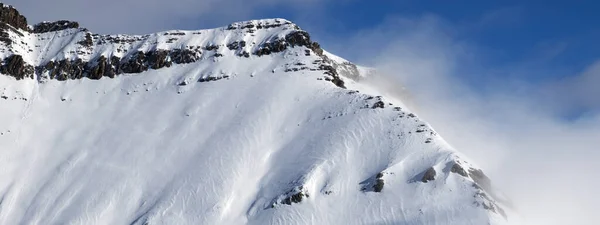 Panoramablick Auf Verschneite Berge Nebel Bei Schönem Sonnentag Kaukasus Winter — Stockfoto