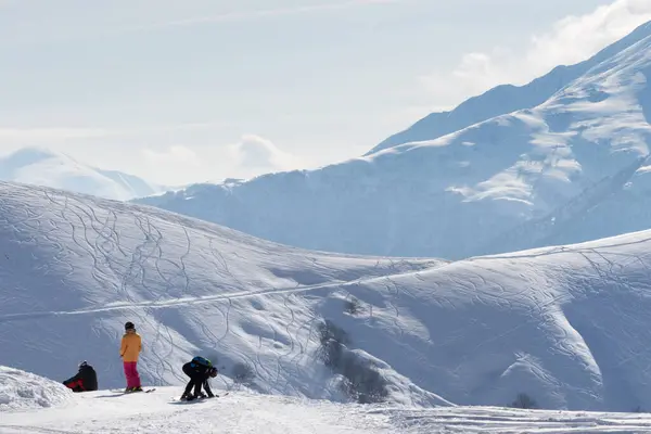 Skiers Snowboarders Snowy Road Downhill Piste Slope Caucasus Mountains Georgia — Stock Photo, Image