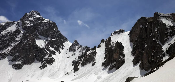 Panoramic View Snow Covered Sunlit Mountain Range Traces Avalanches Sunny — Stock Photo, Image