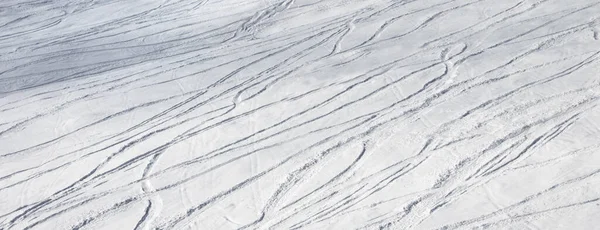 Havas Sípálya Freeride Nyomokban Sílécek Snowboardok Nap Téli Napján Panorámás — Stock Fotó