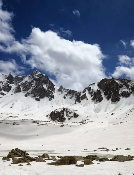 Meseta Altas Montañas Nevadas Con Lago Helado Cubierto Nieve Cielo — Foto de Stock