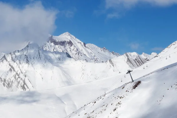 Abseits Der Piste Verschneite Piste Und Sessellift Skigebiet Sonnentag Winter — Stockfoto
