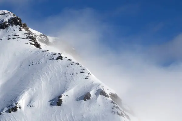 Schneebedecktes Sonnenlicht Berge Nebel Einem Schönen Sonnigen Tag Kaukasus Winter — Stockfoto