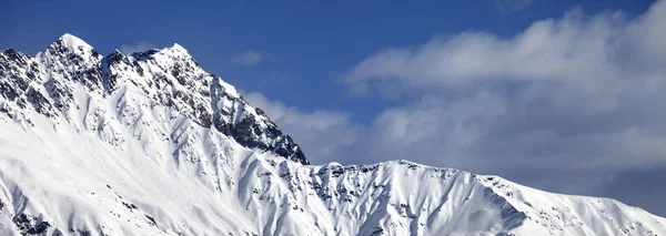 晴れた冬の日には雪の日差しの山 ジョージア州サンヴァネティ地域のハッツヴァリの椅子からのパノラマビュー カフカス山脈 — ストック写真