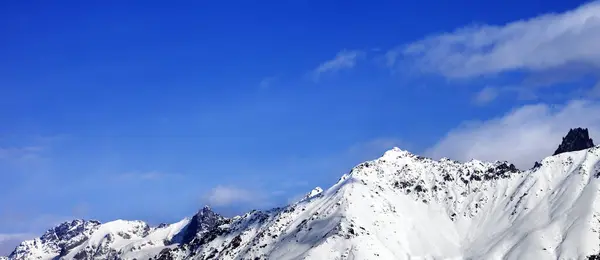 冬日阳光灿烂 雪山尽收眼底 从格鲁吉亚斯瓦涅季地区Hatsvali的滑雪电梯观看 高加索山脉 — 图库照片