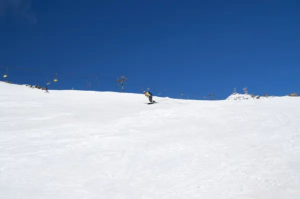 Snowboarder Snowy Piste Ski Slope Winter Mountain Sunny Day Old — Stock Photo, Image