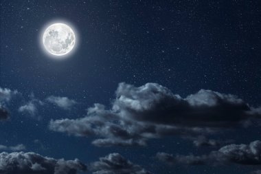 Gece gökyüzü yıldızlı ay ve Noel için bulutlu.