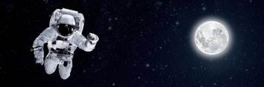 Astronot Noel 'de uzayda dünyanın üzerinde uçar.