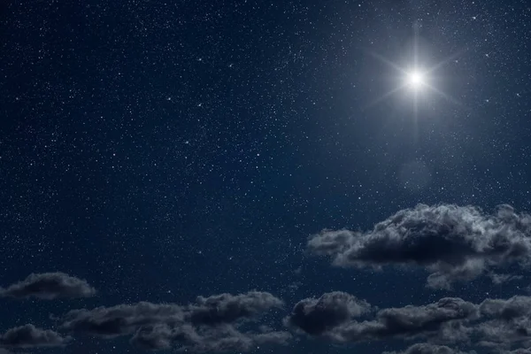 Céu Noturno Com Estrelas Lua Nuvens Para Natal — Fotografia de Stock
