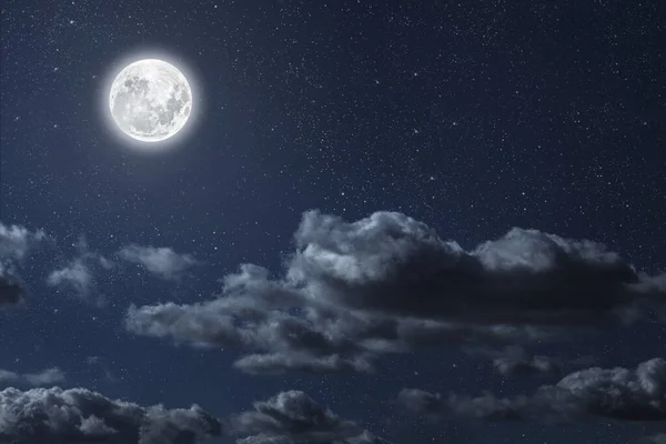 背景夜空に星の月と雲のクリスマス — ストック写真