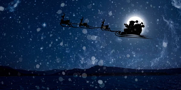 Άγιος Βασίλης Πετάει Παραμονή Χριστουγέννων Στον Νυχτερινό Ουρανό Χιόνι — Φωτογραφία Αρχείου