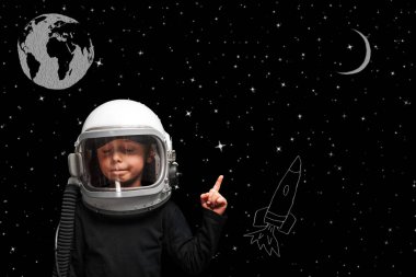 Küçük çocuk uçak kaskı takıp uçak uçurmak istiyor.. 