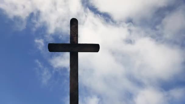 黎明背景上的复活节十字架 — 图库视频影像