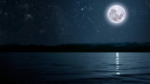 Місяць Світить Морі — стокове фото
