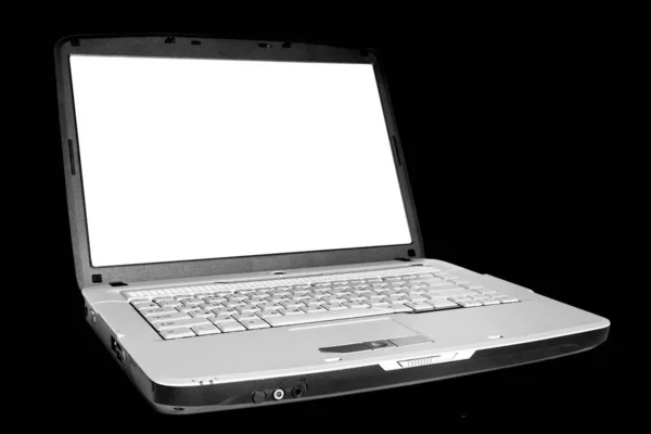 黑色背景的现代笔记本电脑 — 图库照片