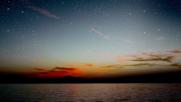 Noční Moře Výhledem Hory Hvězdnatou Oblohu Vysoce Kvalitní Záběry — Stock video