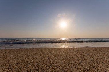 Deniz sahilinde gün batımı