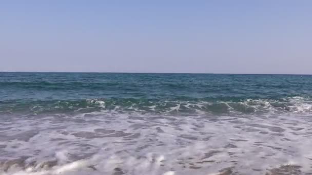 Белые Волны Синем Море Пляже — стоковое видео