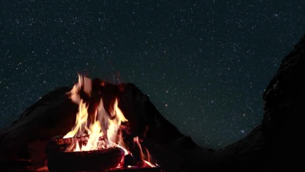 Αστέρι Λάμπει Στο Νυχτερινό Ουρανό Πάνω Από Θάλασσα Στις Διακοπές — Αρχείο Βίντεο