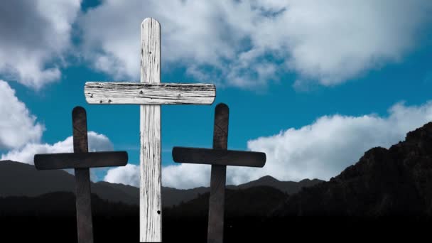 イースターデーの十字架の背景に雲が浮かぶ — ストック動画