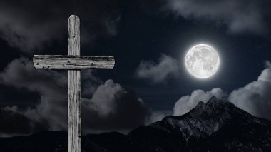 Paskalya gününde Haç 'ın arka planında bulutlar yüzer.