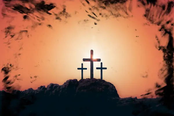 夜明けの背景にイースター十字架 — ストック写真