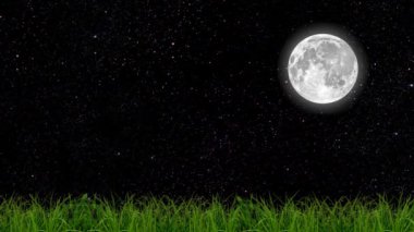 Gece gökyüzünde dağların manzarasıyla yıldızların hareketi