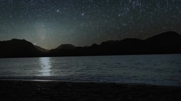 Une Montagne Milieux Ciel Nocturne Avec Des Étoiles Lune Les — Video