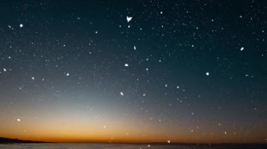 Geceleyin yağan karla birlikte kış yılbaşı arkaplanı