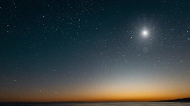 Gökyüzünde bir yıldızla gece Noel panoraması. Yüksek kalite 4k görüntü