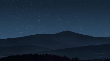 Yıldızlı ve aylı gece gökyüzü manzarası. Yüksek kalite 4k görüntü
