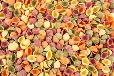 İtalyan sebze kabuklu makarna arka plan olarak yakın plan görüntüsü. Üst yatay görüntü. Görüntü düzleştirildi.