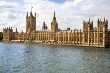 Westminster Sarayı manzaralı Westminster Köprüsü.