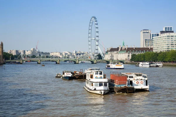 从泰晤士河畔看威斯敏斯特桥市政厅伦敦眼 — 图库照片