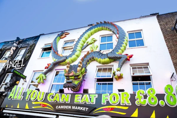 ロンドン イギリス 2021年9月5日 龍の装飾が施されたマックス オリエンタル中華料理店の壁 — ストック写真