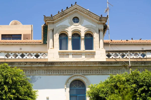 Vacker Gammal Byggnad Limassol Gamla Stan Cypern Duvor Taket — Stockfoto