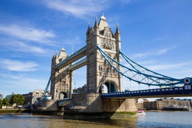 Tower Bridge Londra, İngiltere Thames Nehri üzerinde.