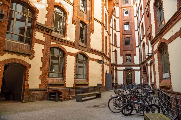 Altes Rotes Backsteingebäude Mit Schönen Ornamenten Der Speicherstadt Hamburg — Stockfoto