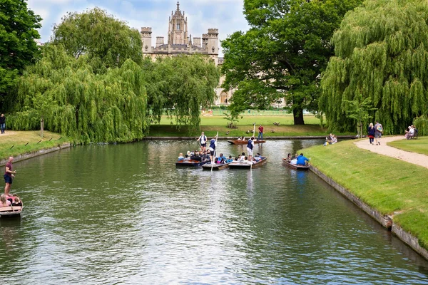 Cambridge Reino Unido Junho 2022 Passeio Punting Pelos Dois Lados — Fotografia de Stock
