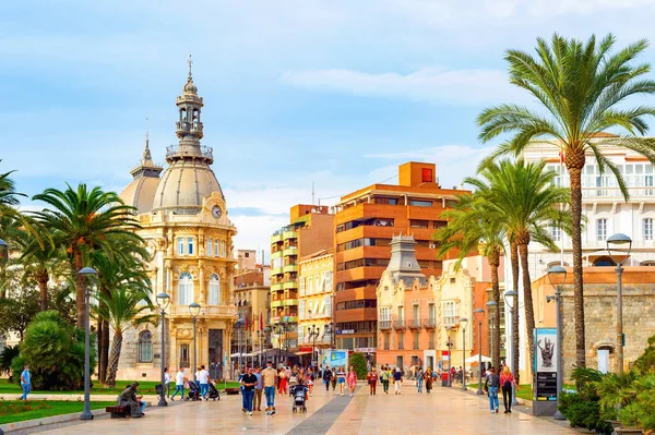 Cartagena Spanien November 2021 Turister Promenader Genom Centrum Koloniala Arktecture — Stockfoto