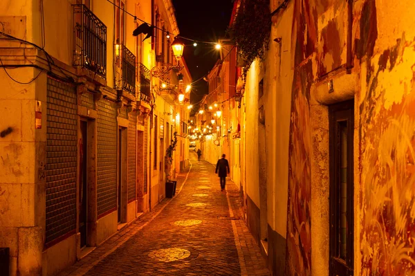 People Night Narrow Street Traditional Architecture Illuminated Lanterns Cozy Light — Stock Photo, Image